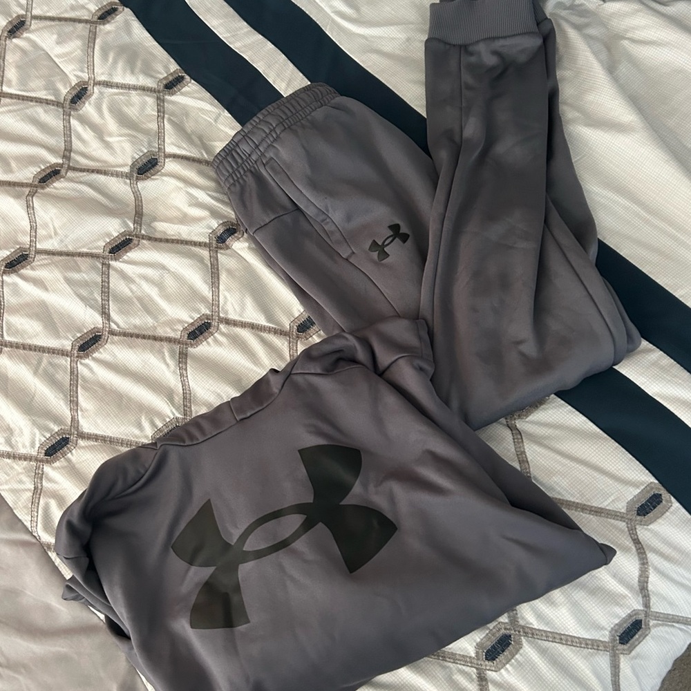 Under Armour Charcoal Fleece Hoodie and pants